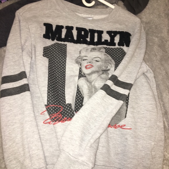 Women’s name brand clothes bundle - Picture 7 of 8